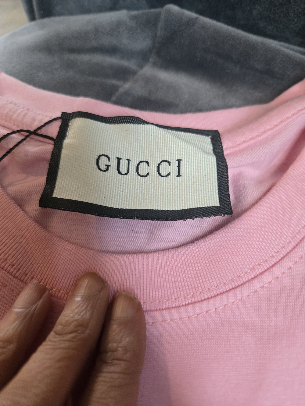 GUCCI Pink Graphic Sneaker Print Tee - Picture 5 of 16
